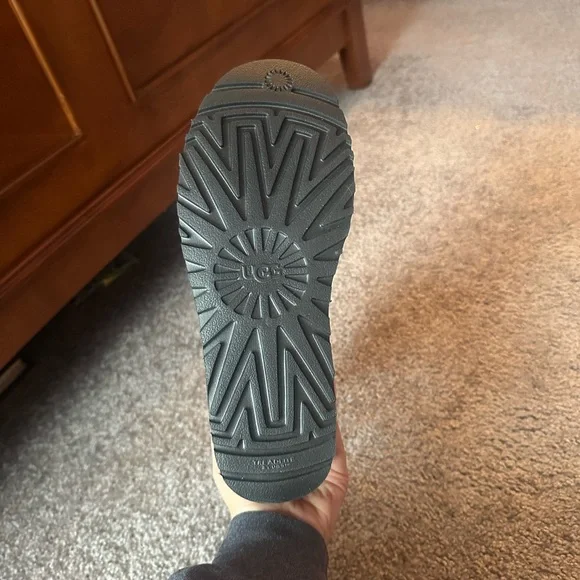 NWT UGG Classic Short II black boot - women’s size 9 - Picture 8 of 10